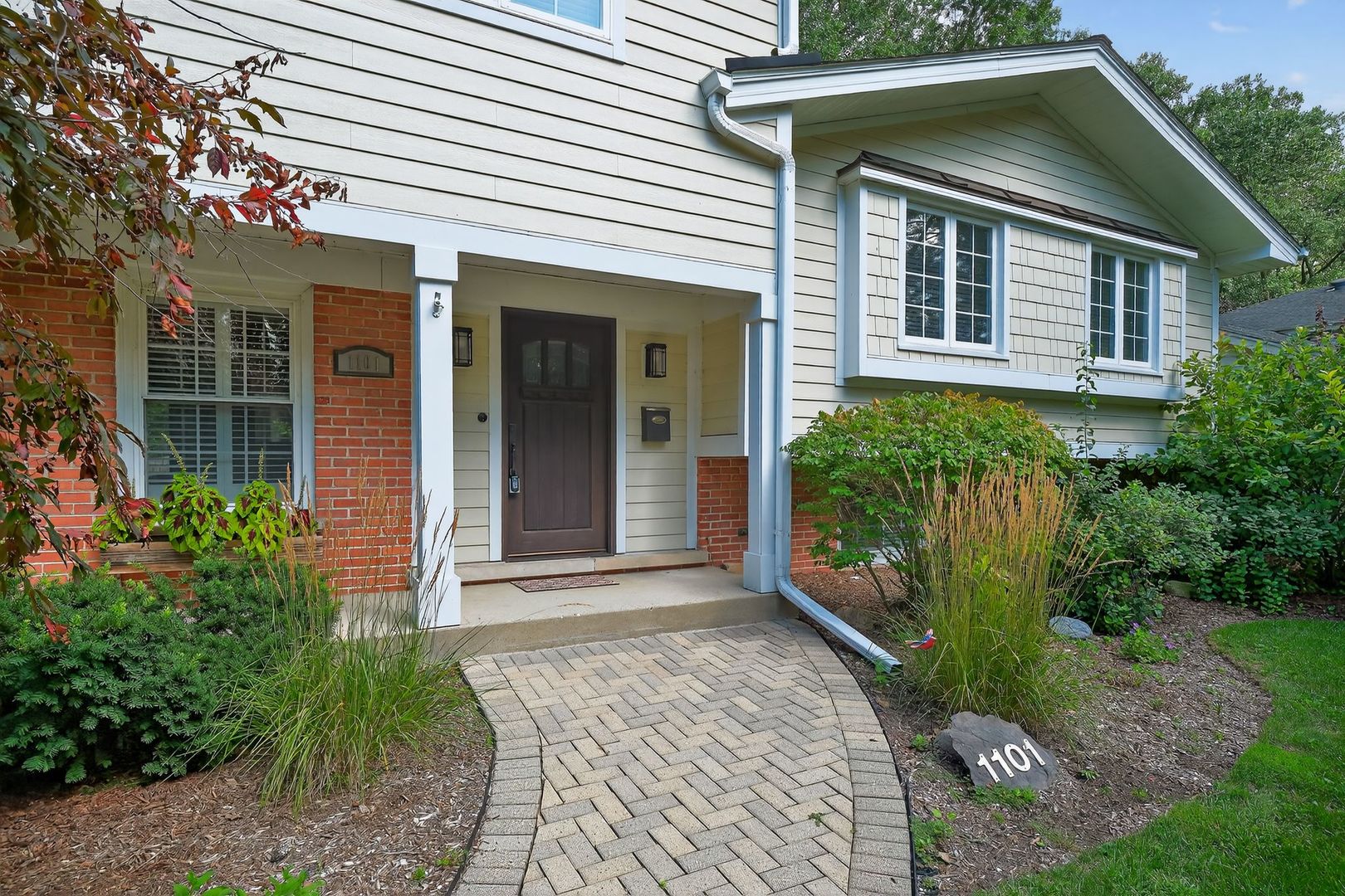 Glenview, Illinois, 60025, United States, 4 Bedrooms Bedrooms, ,3 BathroomsBathrooms,Residential,For Sale,1927417