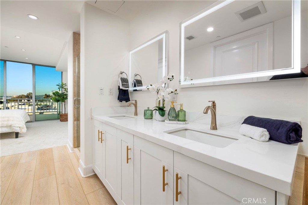 Irvine, California, 92612, United States, 2 Bedrooms Bedrooms, ,2 BathroomsBathrooms,Residential,For Sale,1989675