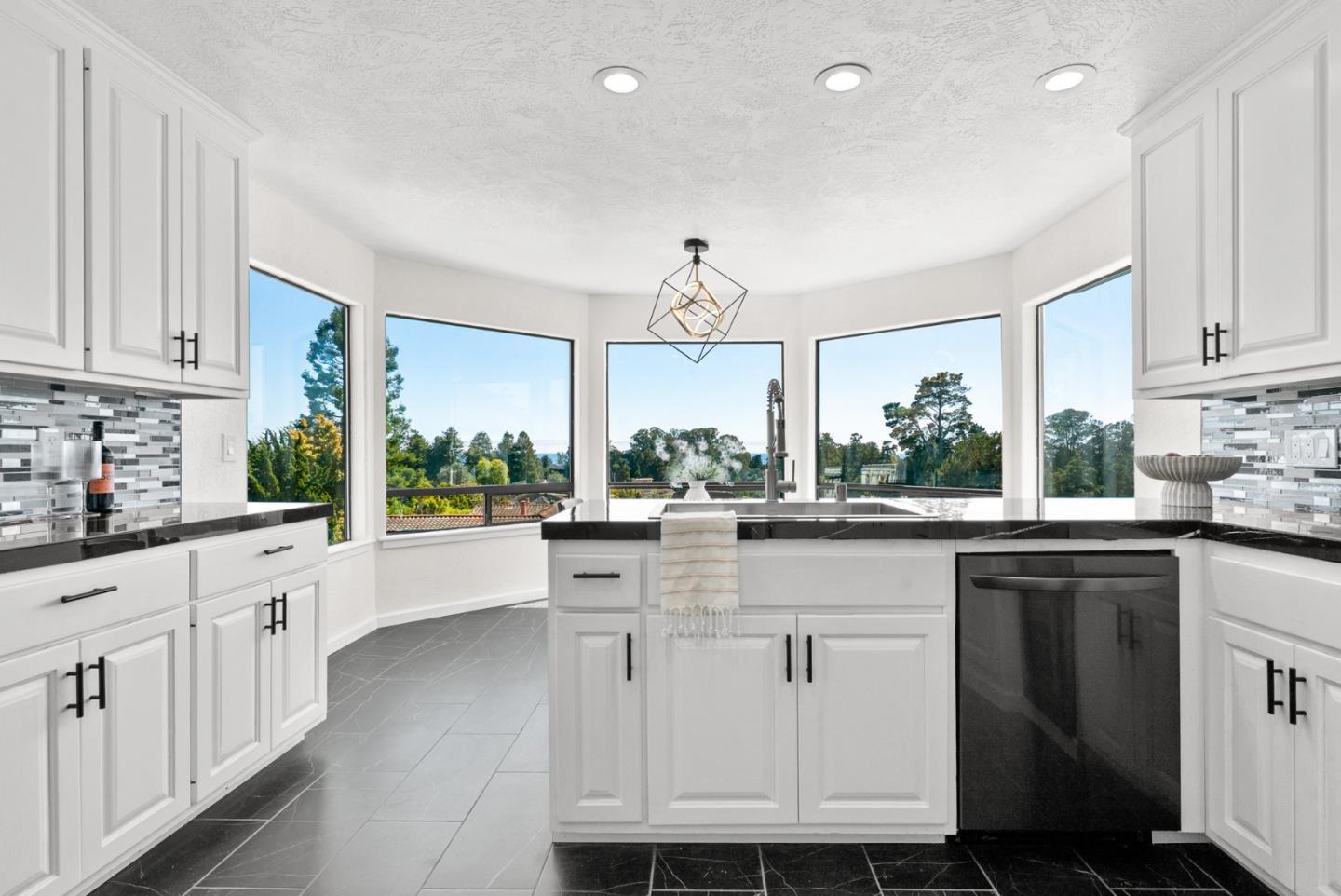Aptos, California, 95003, United States, 5 Bedrooms Bedrooms, ,3 BathroomsBathrooms,Residential,For Sale,1895468