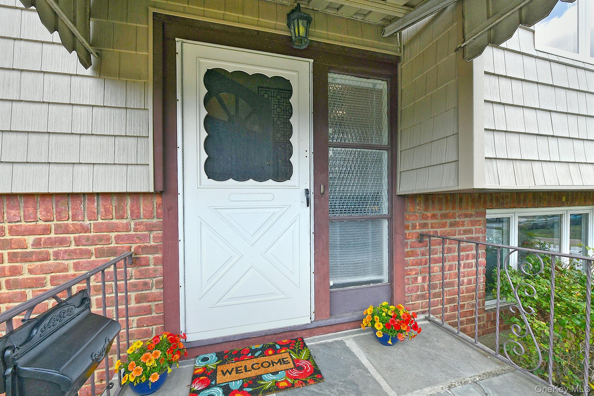 Hicksville, New York, 11801, United States, 3 Bedrooms Bedrooms, ,3 BathroomsBathrooms,Residential,For Sale,1932624