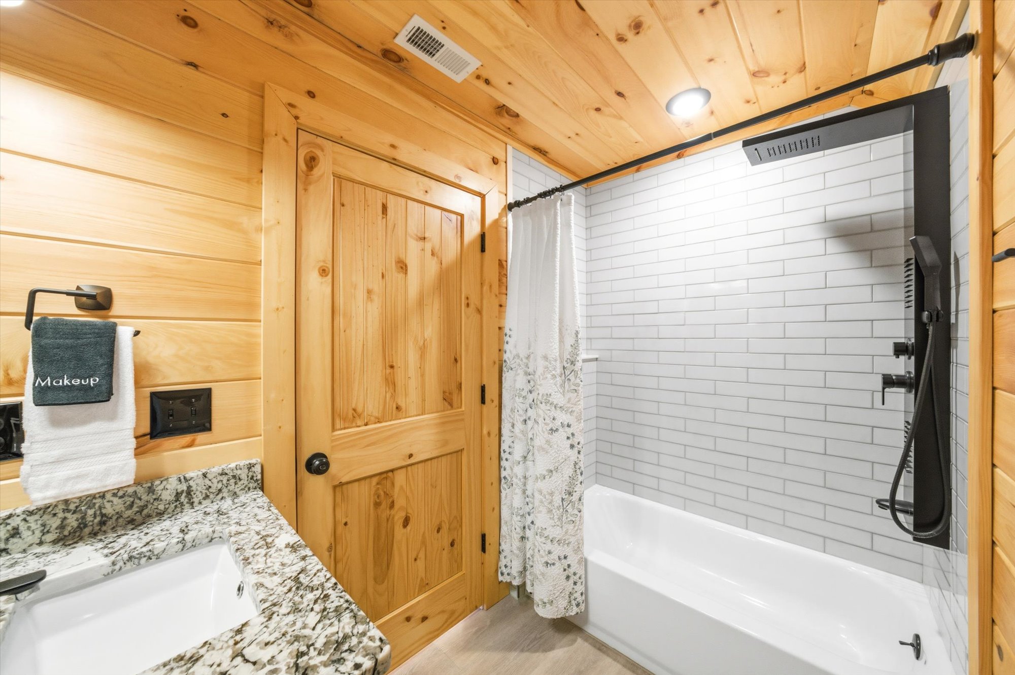 Sevierville, Tennessee, 37862, United States, 2 Bedrooms Bedrooms, ,2 BathroomsBathrooms,Residential,For Sale,1992770