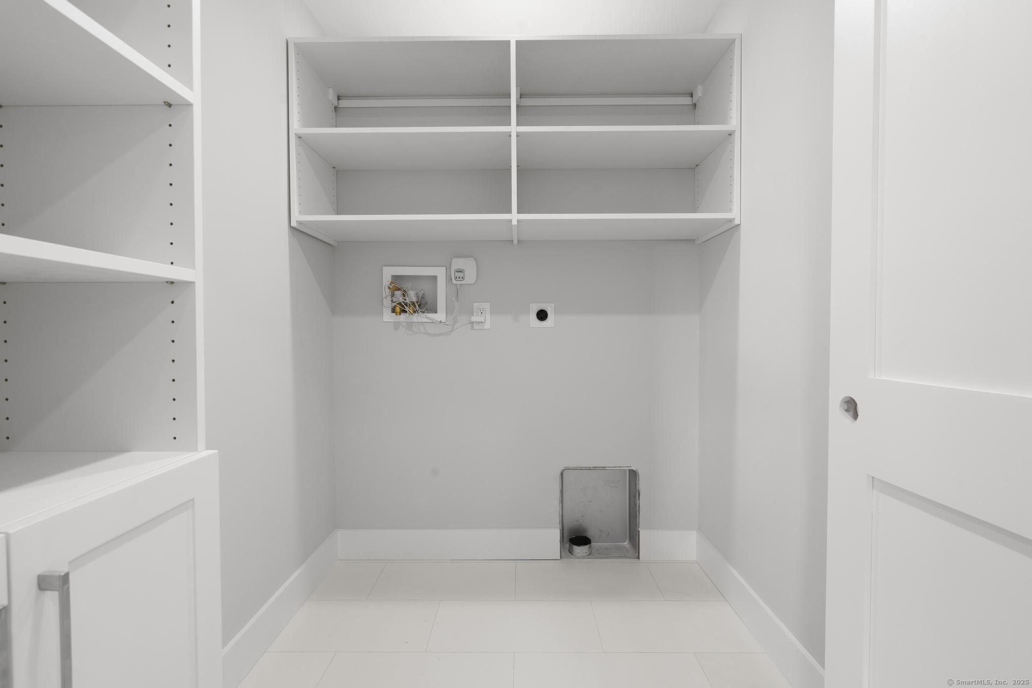 Milford, Connecticut, 06460, United States, 4 Bedrooms Bedrooms, ,4 BathroomsBathrooms,Residential,For Sale,1987652