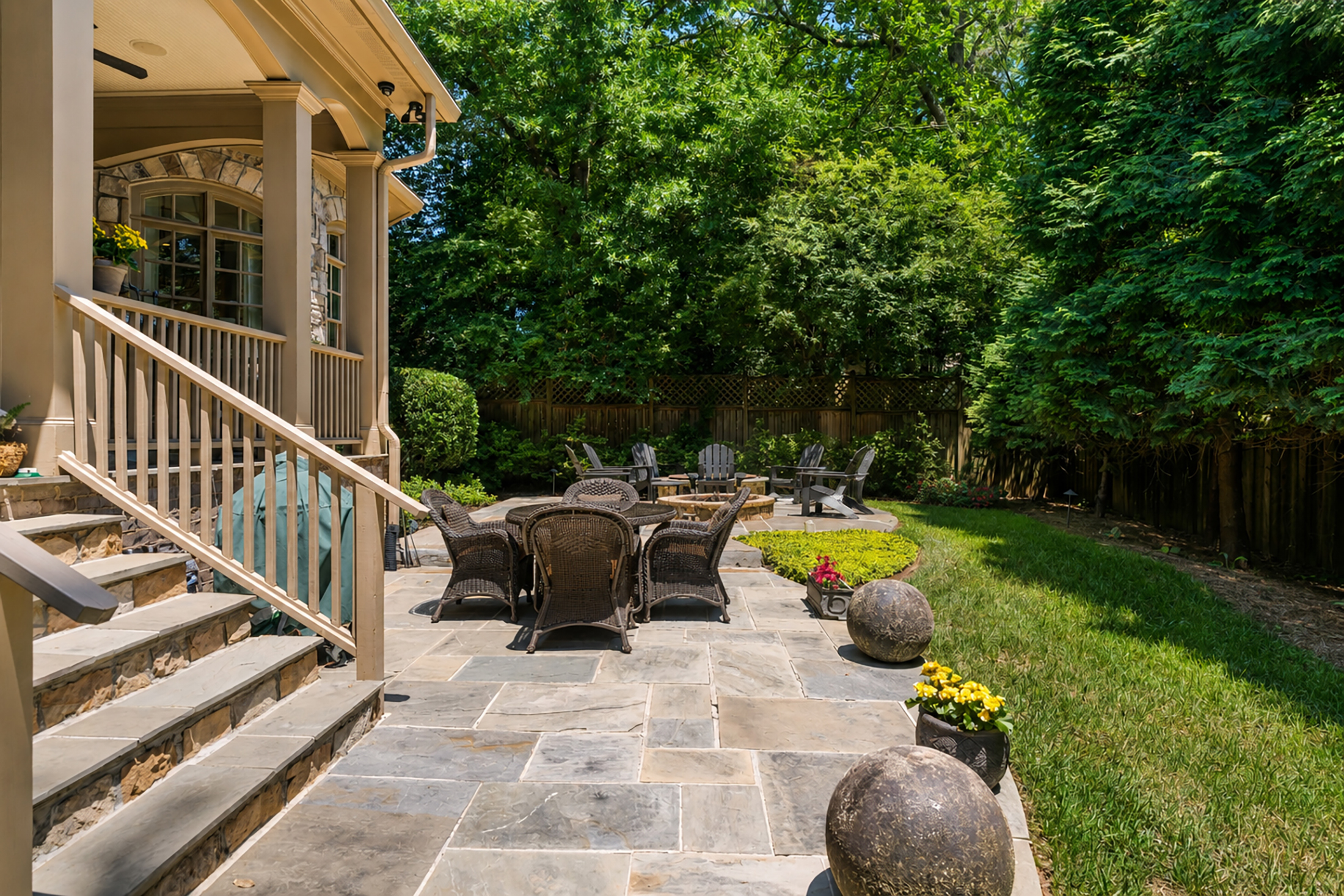  Sophisticated Newer Custom-built Home in Desirable Garden Hills - 物件實景