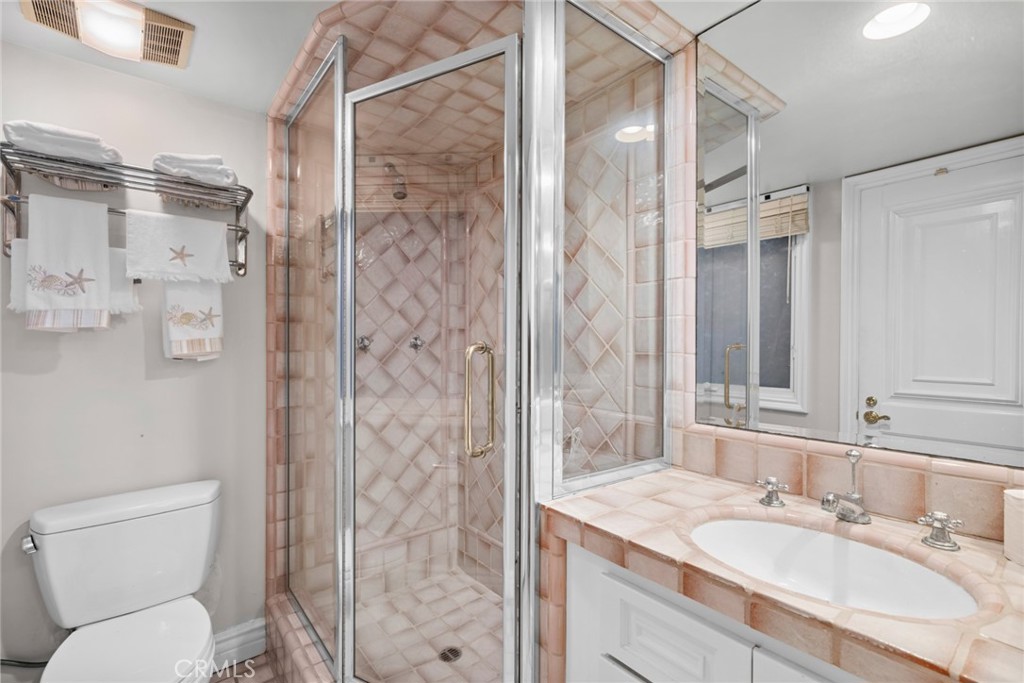 Newport Beach, California, 92661, United States, 4 Bedrooms Bedrooms, ,5 BathroomsBathrooms,Residential,For Sale,1875430