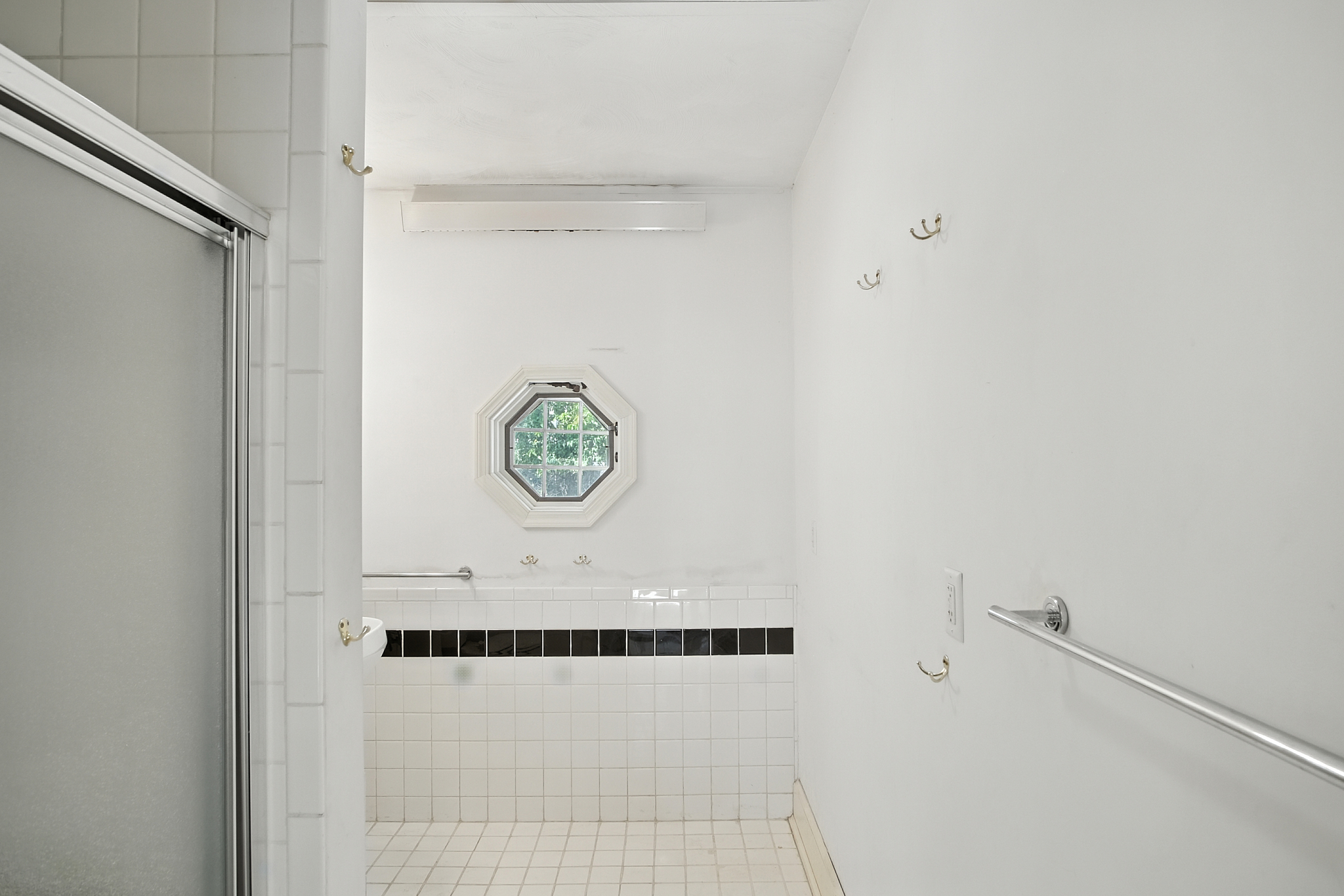 Hot Springs, South Dakota, 57747, United States, 5 Bedrooms Bedrooms, ,4 BathroomsBathrooms,Residential,For Sale,1983319