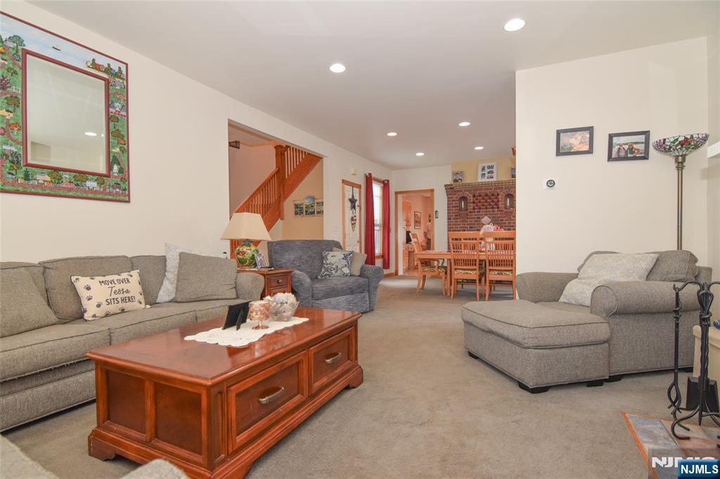 Kearny, New Jersey, 07032, United States, 4 Bedrooms Bedrooms, ,2 BathroomsBathrooms,Residential,For Sale,1928584