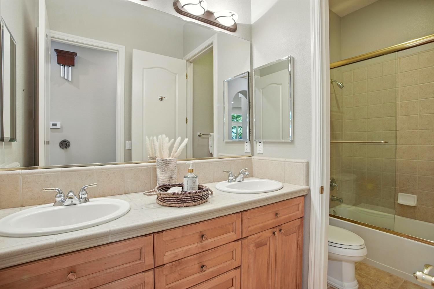 Roseville, California, 95661, United States, 4 Bedrooms Bedrooms, ,3 BathroomsBathrooms,Residential,For Sale,1934690