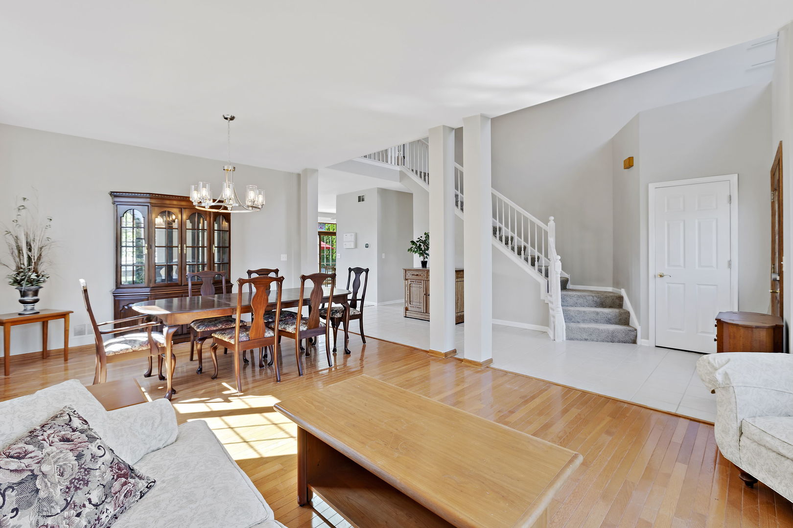 320 Courtland Drive, South Elgin, Illinois, 60177, United States, 5 Bedrooms Bedrooms, ,3 BathroomsBathrooms,Residential,For Sale,320 Courtland Drive,1662945