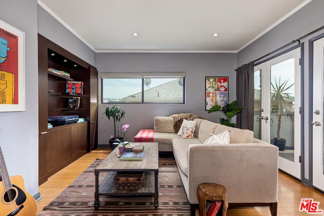 West Hollywood, California, 90069, United States, 2 Bedrooms Bedrooms, ,2 BathroomsBathrooms,Residential,For Sale,1819033