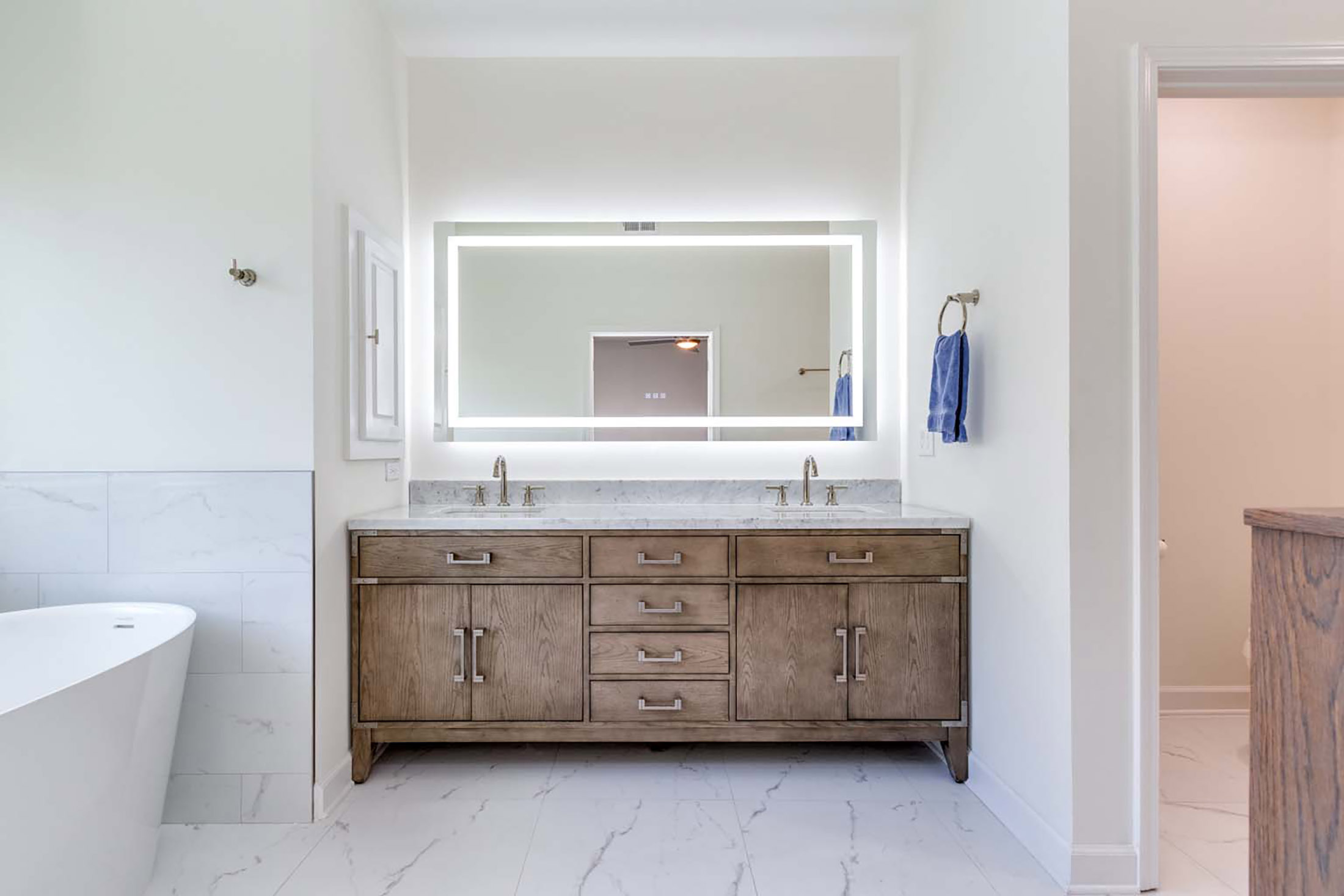  Four-Bedroom Brick Corner Lot in Jamestown - 物件實景