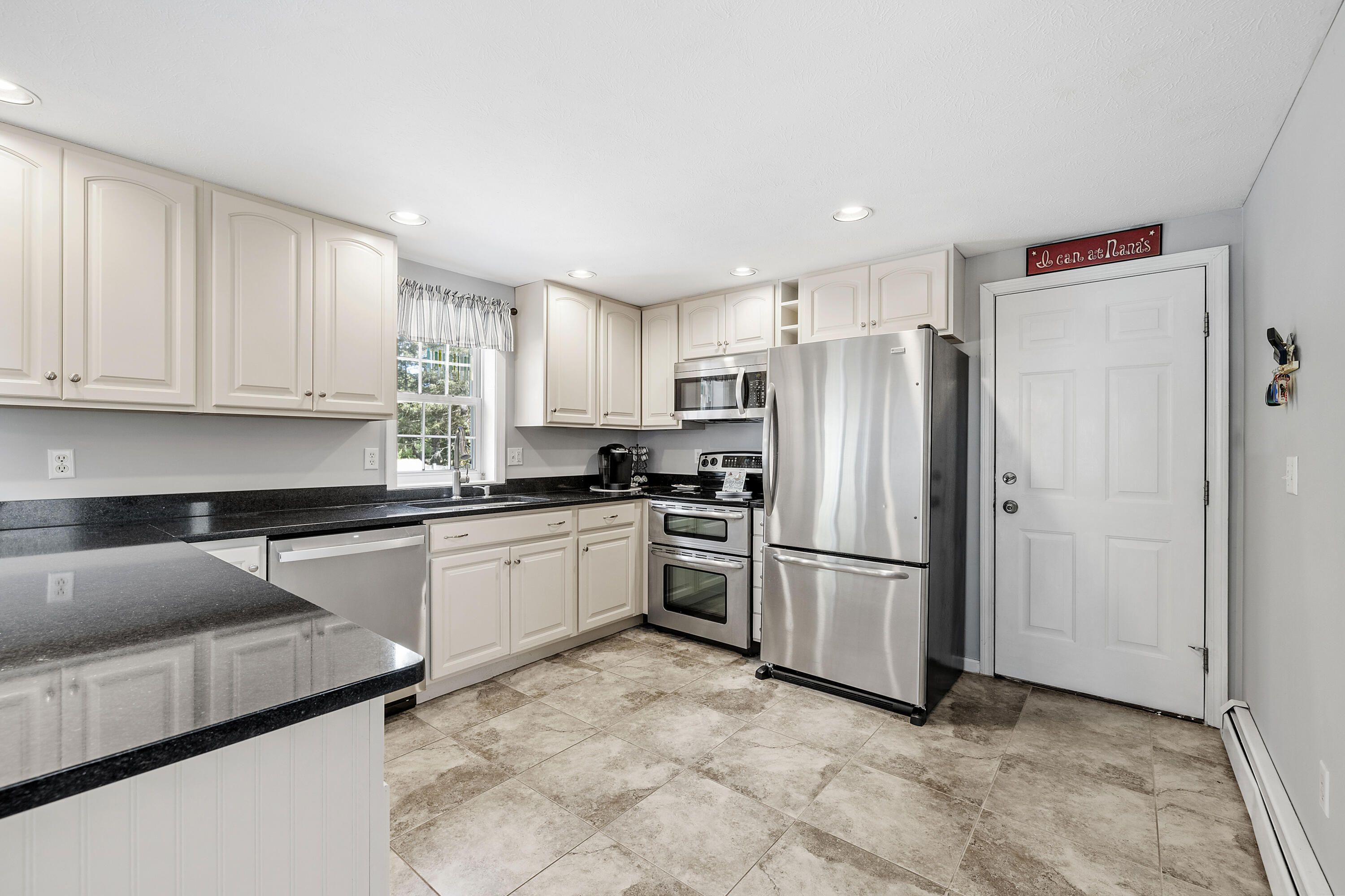 Kennebunk, Maine, 04043, United States, 4 Bedrooms Bedrooms, ,3 BathroomsBathrooms,Residential,For Sale,1901134