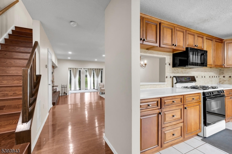 Bernards Twp., New Jersey, 07920, United States, 2 Bedrooms Bedrooms, ,3 BathroomsBathrooms,Residential,For Sale,1972655