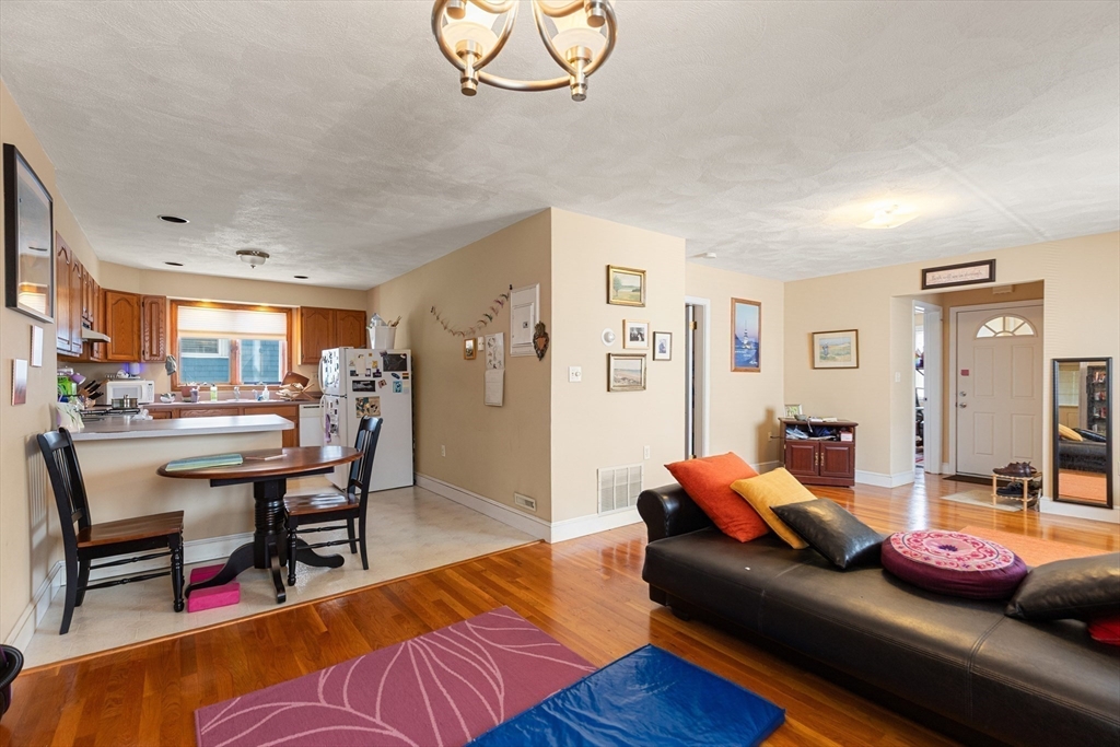 Malden, Massachusetts, 02148, United States, 8 Bedrooms Bedrooms, ,3 BathroomsBathrooms,Residential,For Sale,2049419