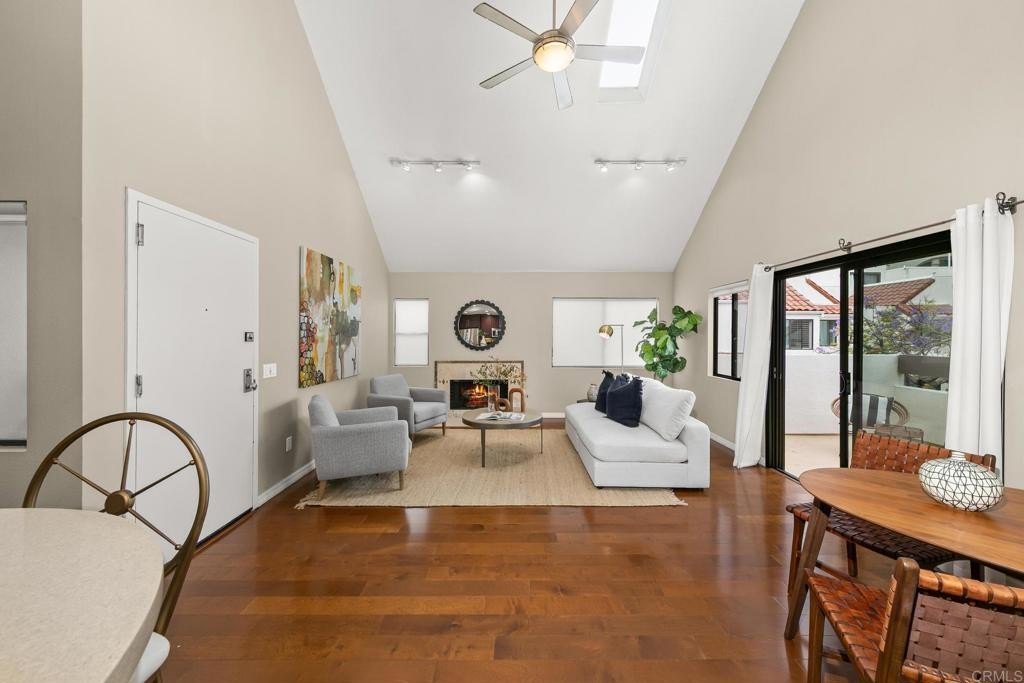 San Diego, California, 92101, United States, 2 Bedrooms Bedrooms, ,2 BathroomsBathrooms,Residential,For Sale,1760340