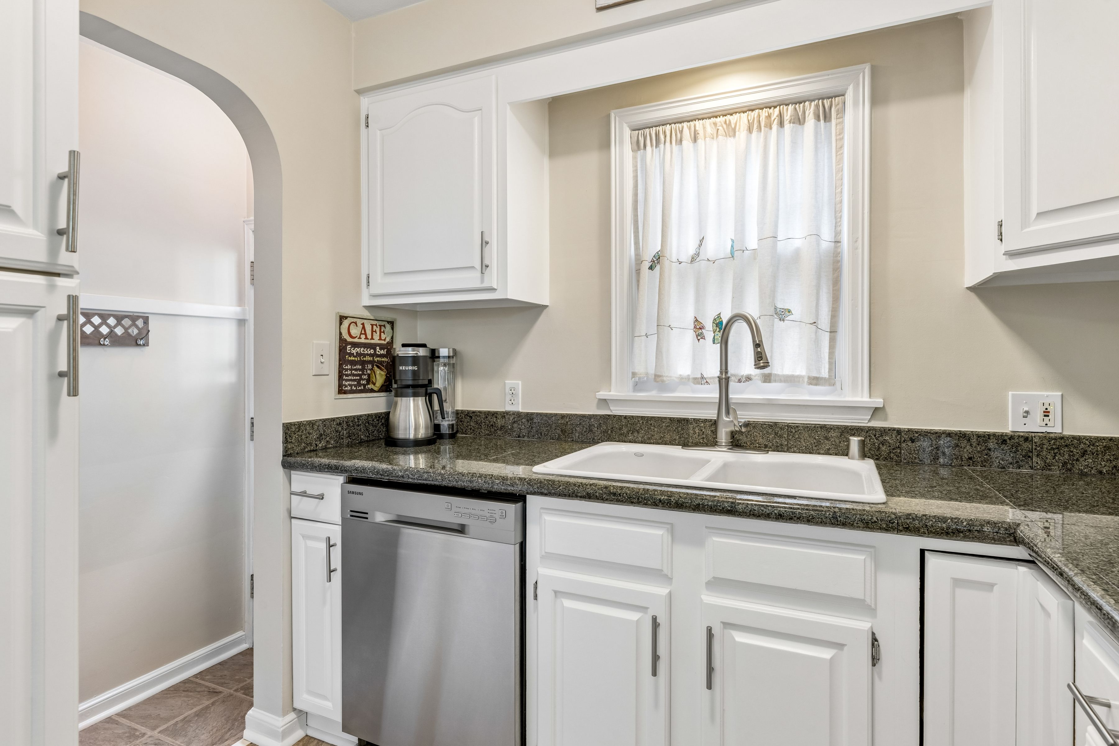  Updated Saint Louis Park Bungalow with Timeless Charm - 物件實景