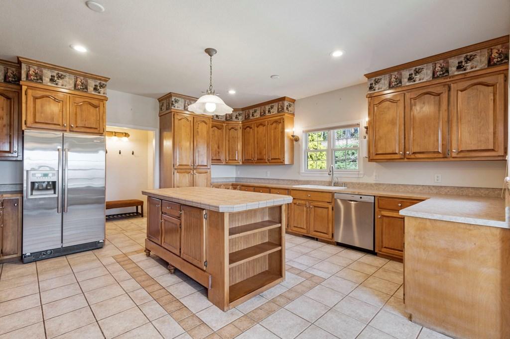 Blairsville, Georgia, 30512, United States, 5 Bedrooms Bedrooms, ,4 BathroomsBathrooms,Residential,For Sale,1770772