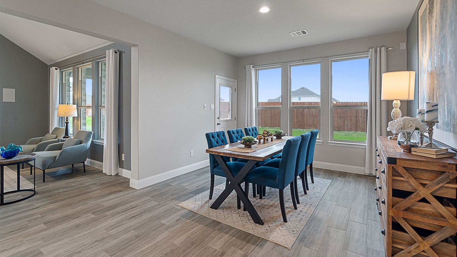 Grand Prairie, Texas, 76065, United States, 5 Bedrooms Bedrooms, ,4 BathroomsBathrooms,Residential,For Sale,2014206