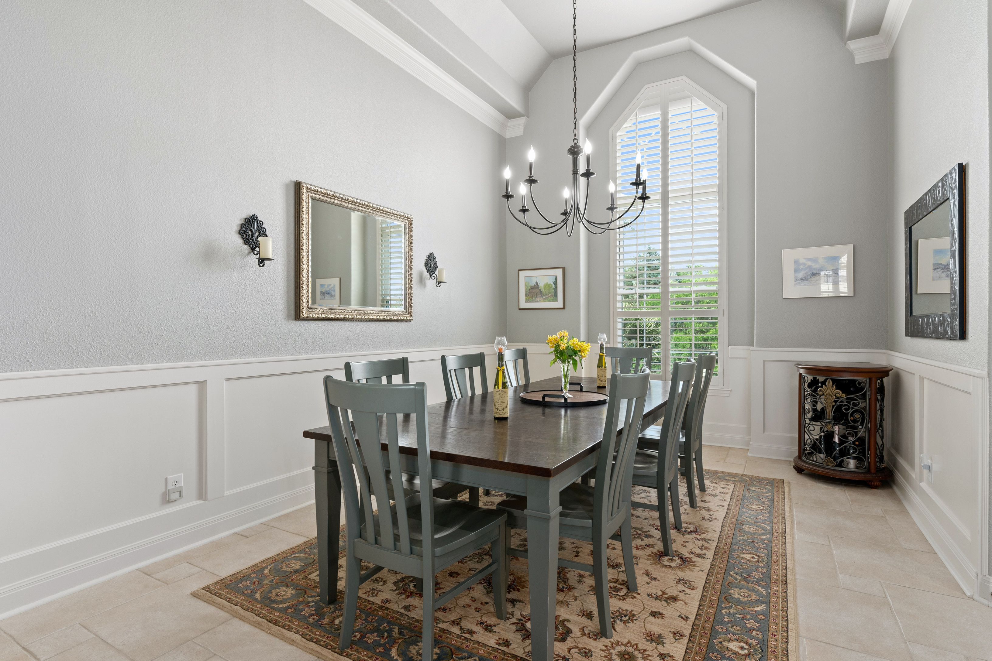  Spacious Estate with Poolside Views - 物件實景