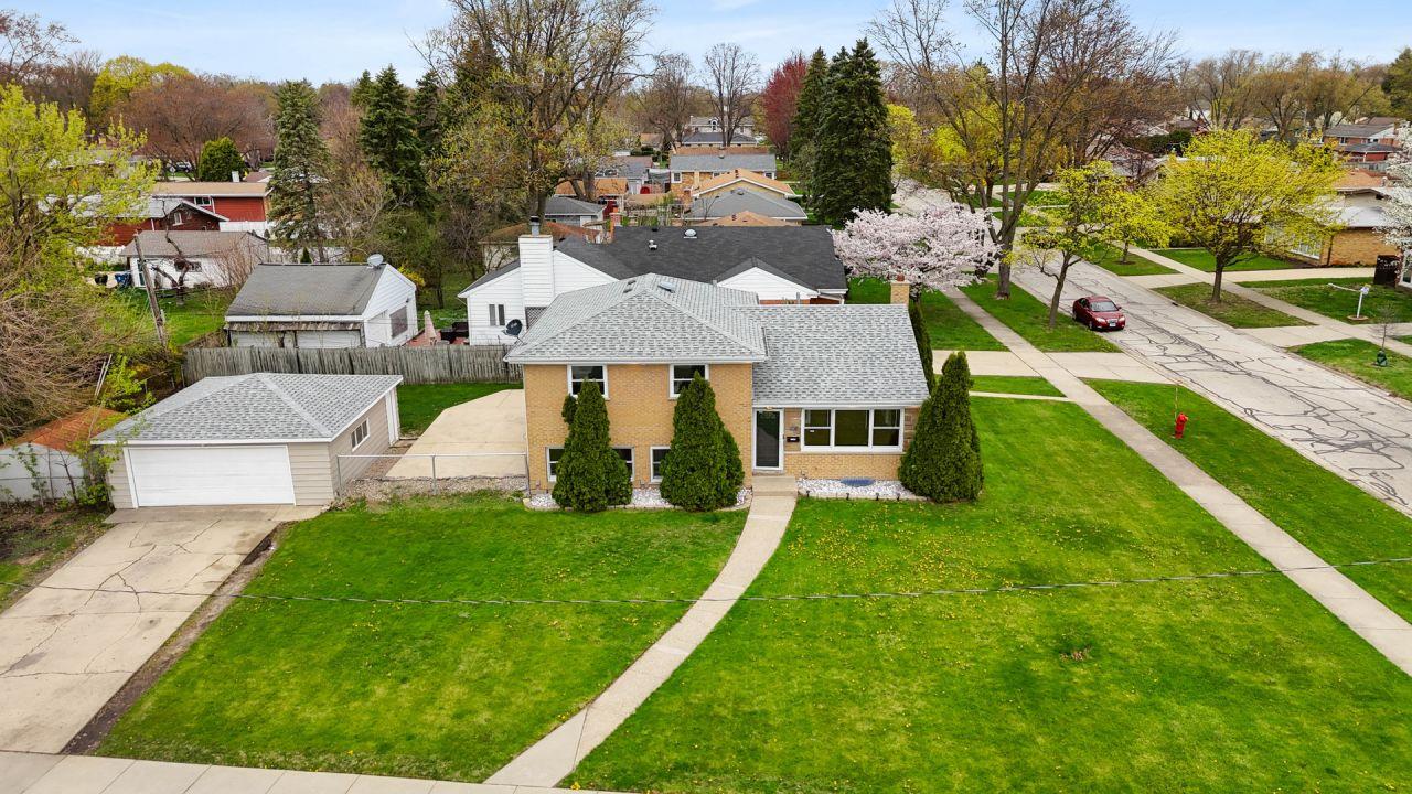 Des Plaines, Illinois, 60016, United States, 4 Bedrooms Bedrooms, ,2 BathroomsBathrooms,Residential,For Sale,1826836