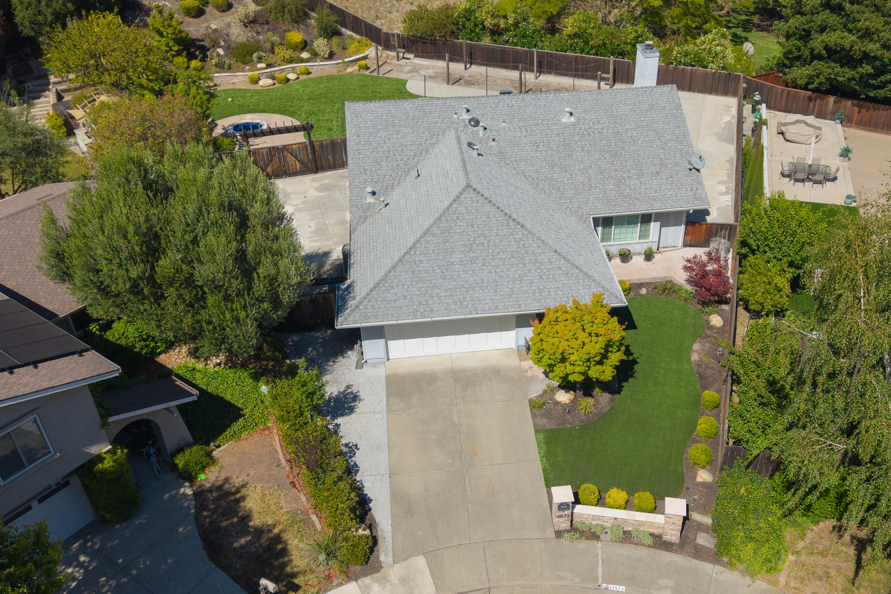  Thoughtfully Reimagined Home with Expansive Grounds and Endless Possibilities - 物件實景