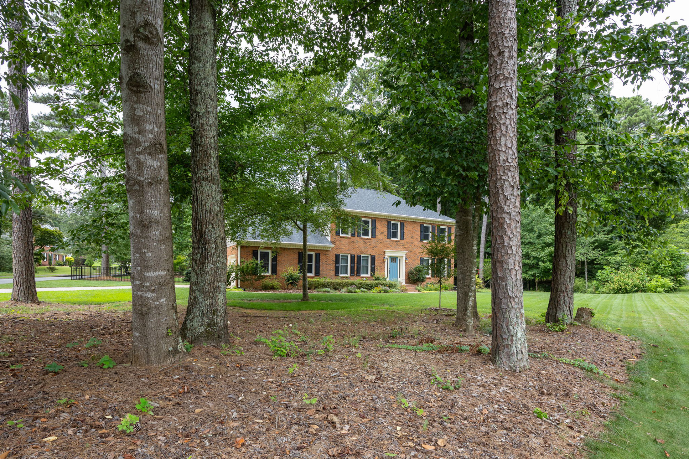  Stunning 5-Bedroom Brick Home in the Heart of East Cobb - 物件實景