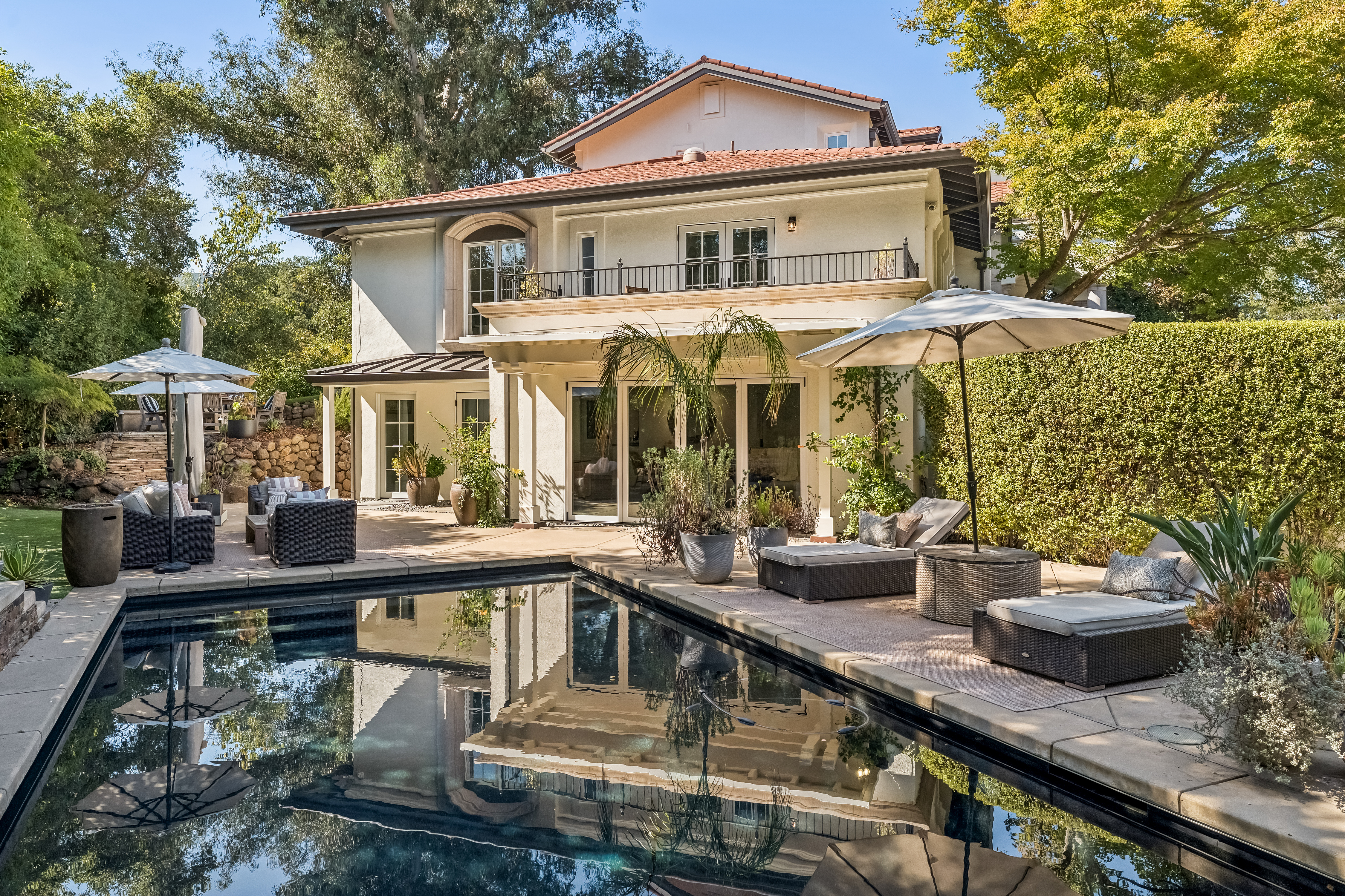  Expansive Mediterranean-Style Villa - 物件實景