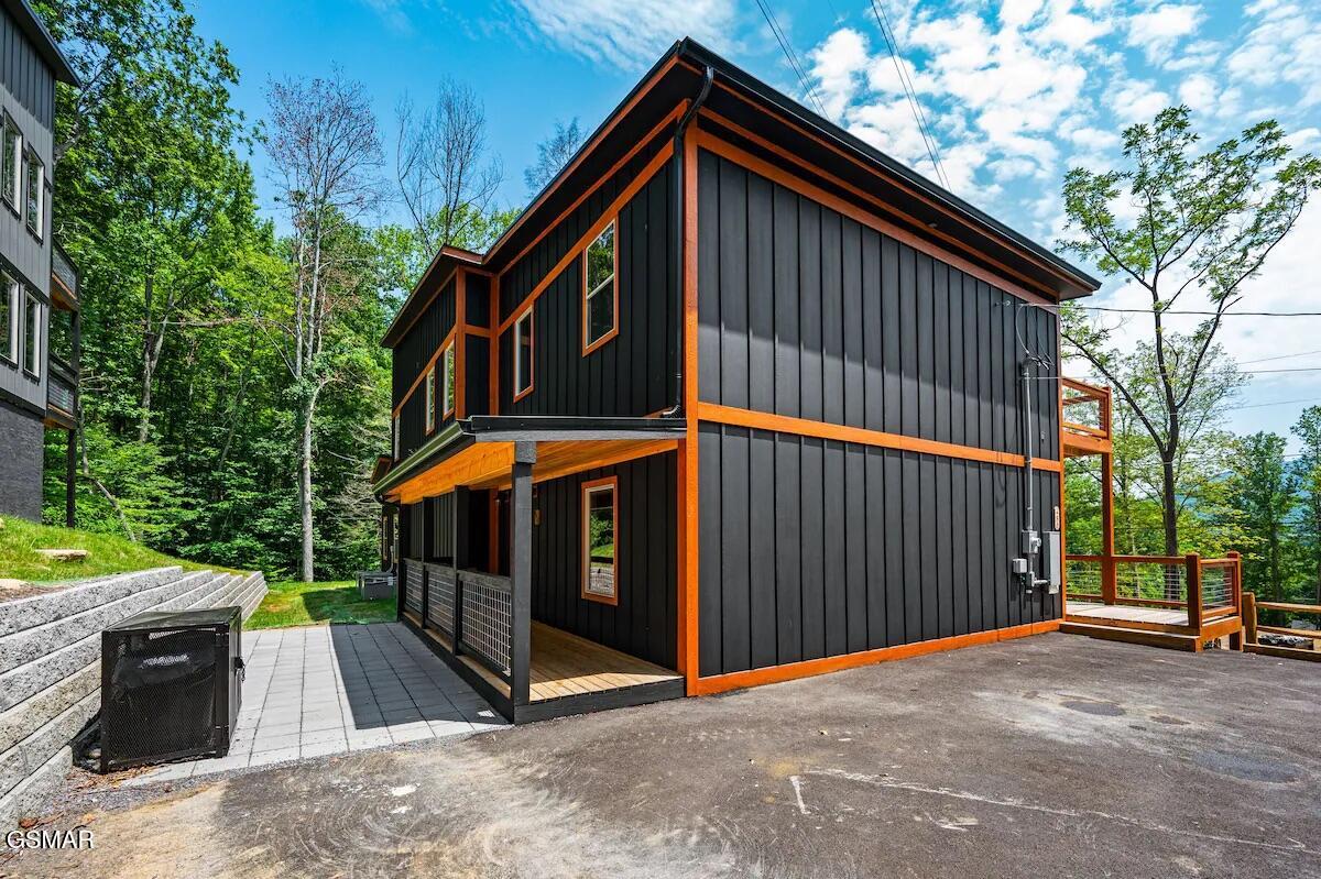 Gatlinburg, Tennessee, 37738, United States, 4 Bedrooms Bedrooms, ,5 BathroomsBathrooms,Residential,For Sale,2048286