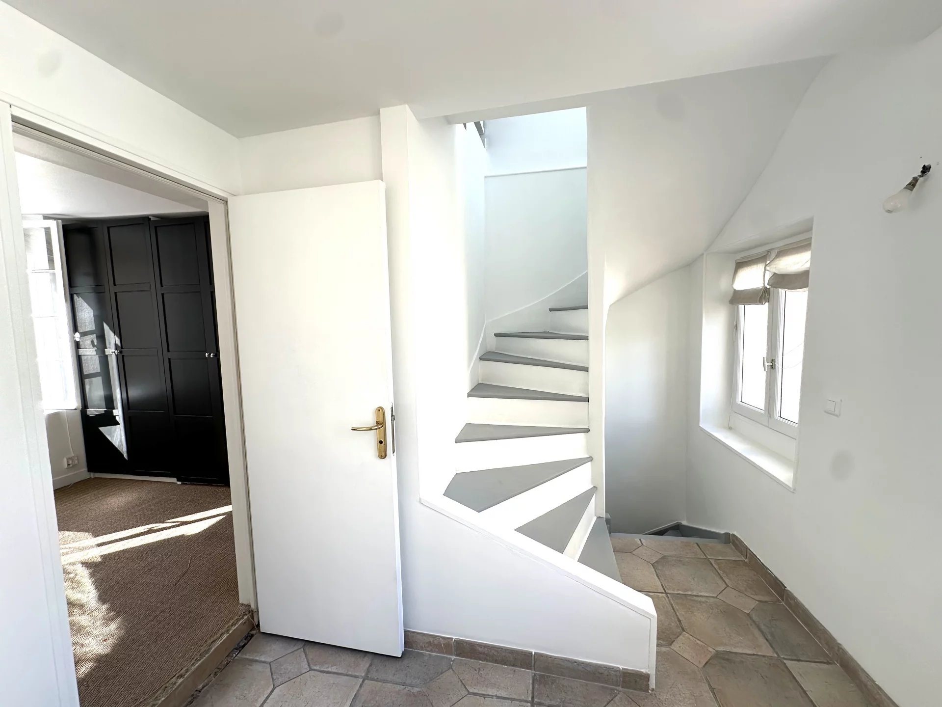 Saint-Germain-en-Laye, Île-de-France, 78100, FR, 3 Bedrooms Bedrooms, ,2 BathroomsBathrooms,Residential,For Sale,1994844