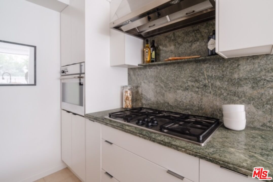 West Hollywood, California, 90069, United States, 1 Bedroom Bedrooms, ,1 BathroomBathrooms,Residential,For Sale,1891837