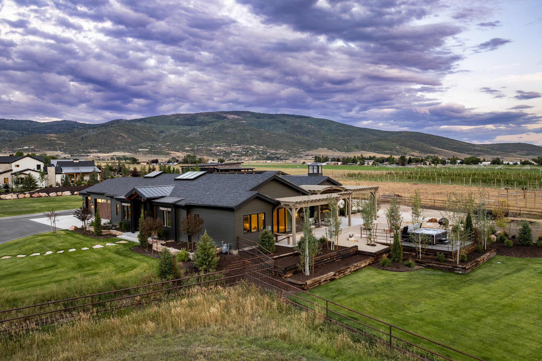  Rural Chic Farmhouse with Expansive Views and Seclusion - 物件實景