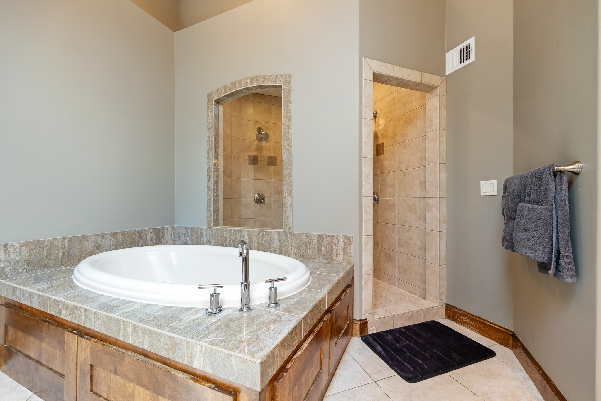  9920 Skyview Lane, Lenexa, KS 66220 - 物件實景
