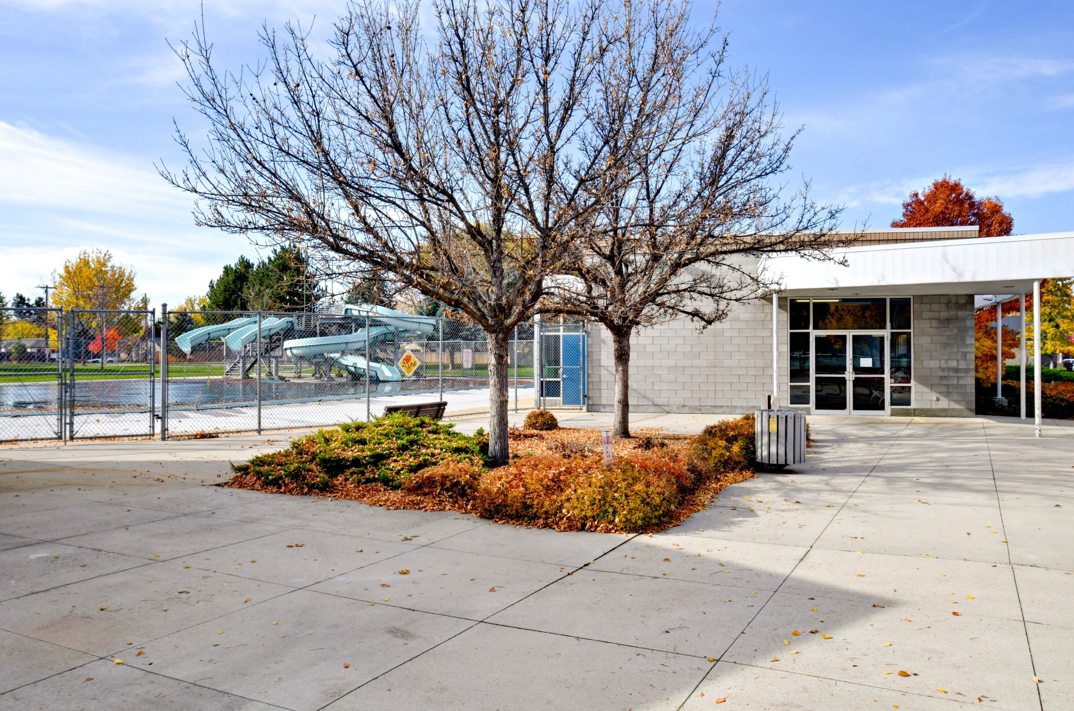  Storybook Single-Level Brick Cottage with Privacy and Expansive Gardens - 物件實景