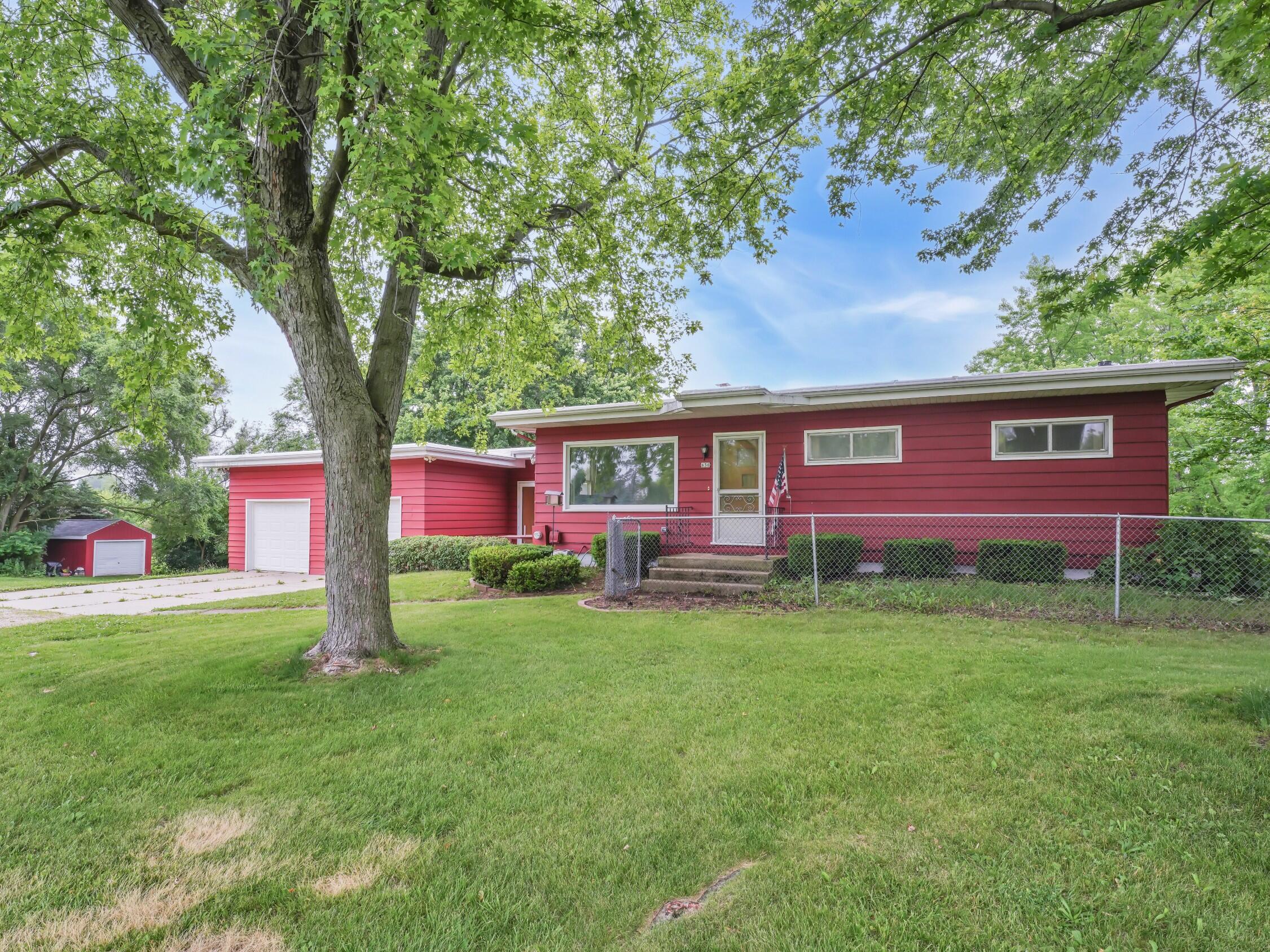 Whitewater, Wisconsin, 53190, United States, 5 Bedrooms Bedrooms, ,2 BathroomsBathrooms,Residential,For Sale,1877600