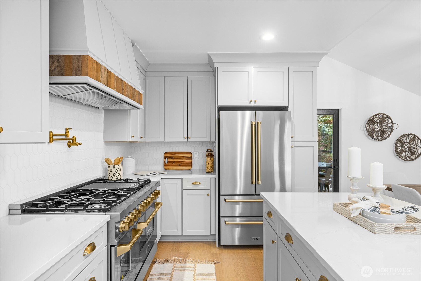 Seattle, Washington, 98109, United States, 3 Bedrooms Bedrooms, ,1 BathroomBathrooms,Residential,For Sale,1999766