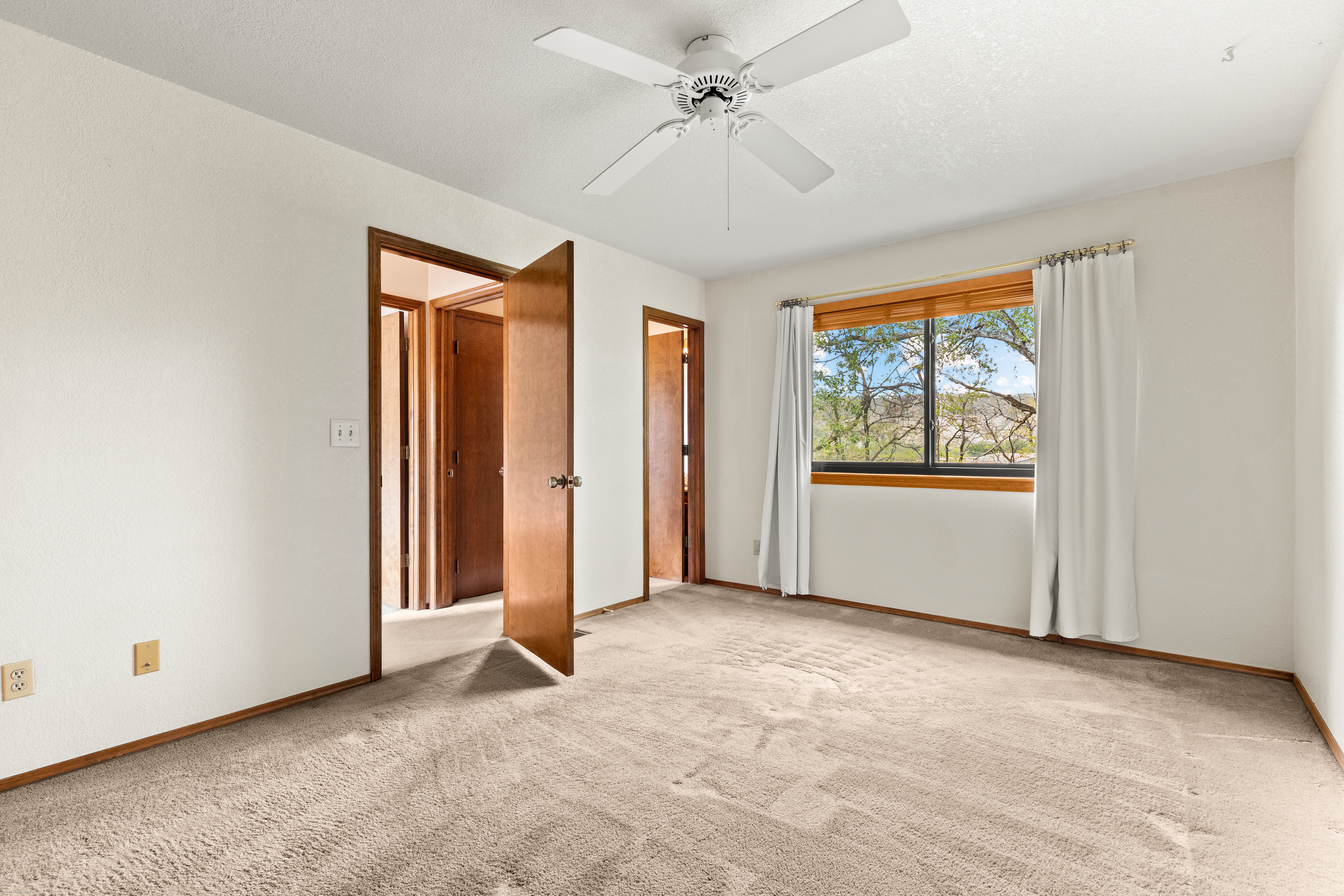  Golden Living in an End-Unit Townhome - 物件實景
