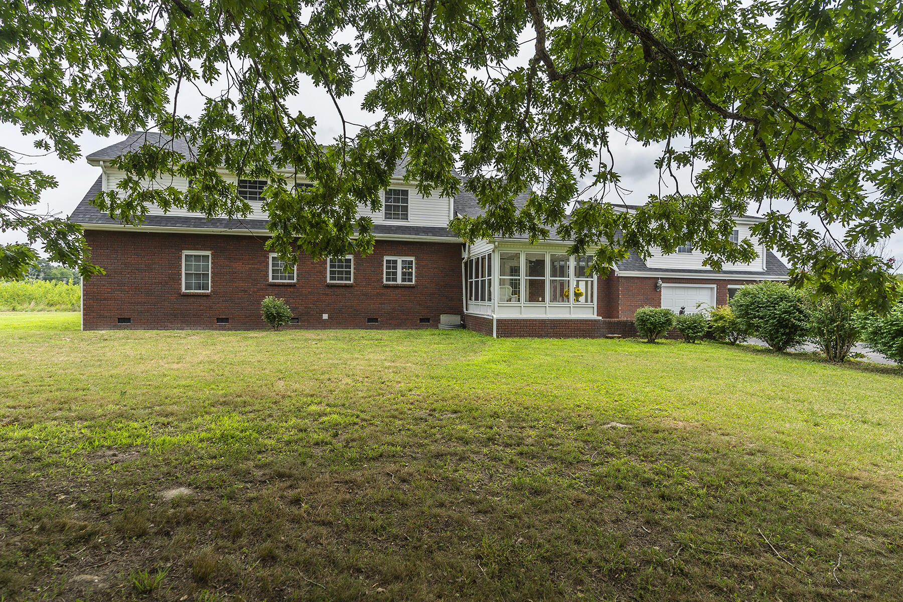 Jeffersonville, Kentucky, 40337, United States, 5 Bedrooms Bedrooms, ,4 BathroomsBathrooms,Residential,For Sale,1989610