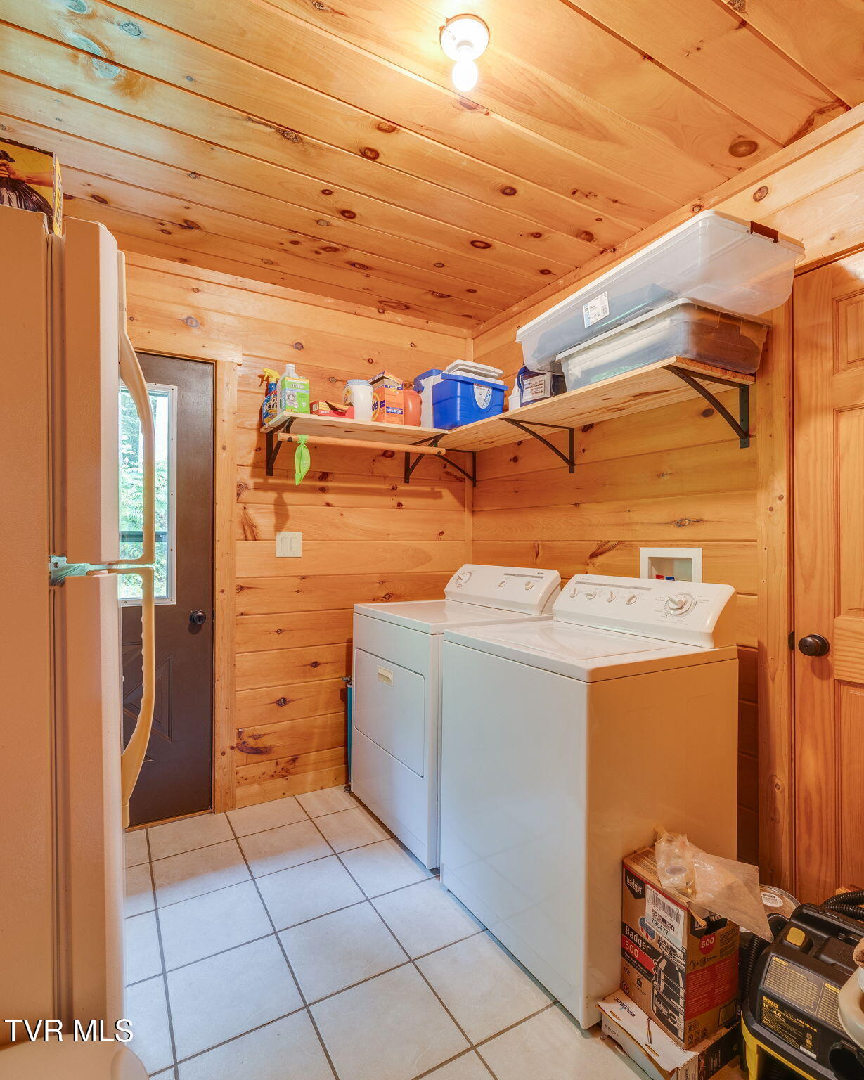 Butler, Tennessee, 37640, United States, 2 Bedrooms Bedrooms, ,3 BathroomsBathrooms,Residential,For Sale,1914007