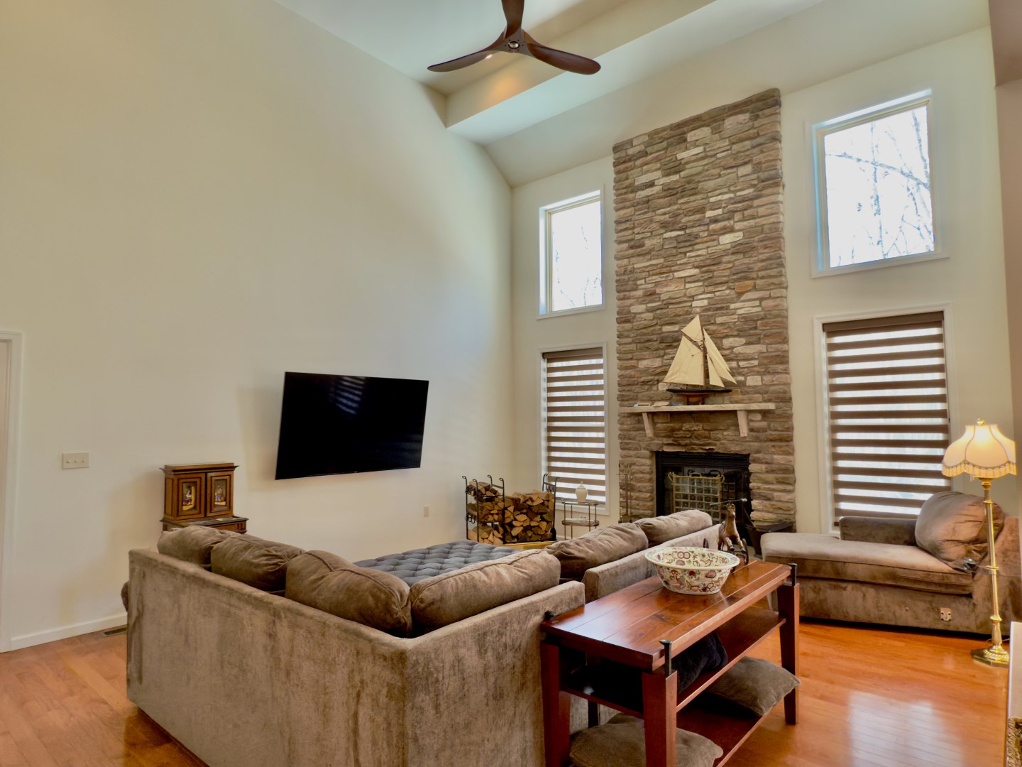 Hawley, Pennsylvania, 18428, United States, 3 Bedrooms Bedrooms, ,2 BathroomsBathrooms,Residential,For Sale,1995739