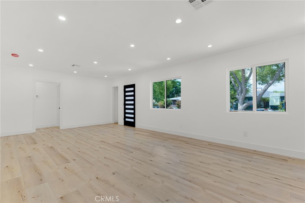 Arleta, California, 91331, United States, 6 Bedrooms Bedrooms, ,4 BathroomsBathrooms,Residential,For Sale,1941293