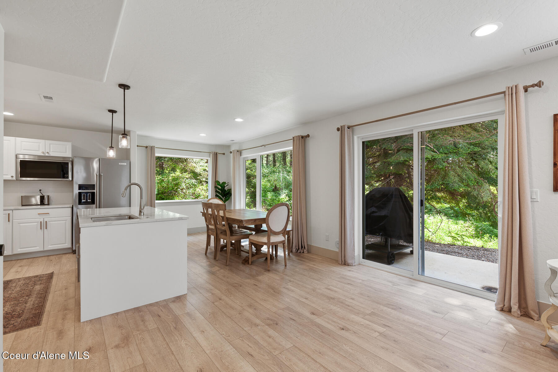Coeur d'Alene, Idaho, 83814, United States, 3 Bedrooms Bedrooms, ,2 BathroomsBathrooms,Residential,For Sale,2049442