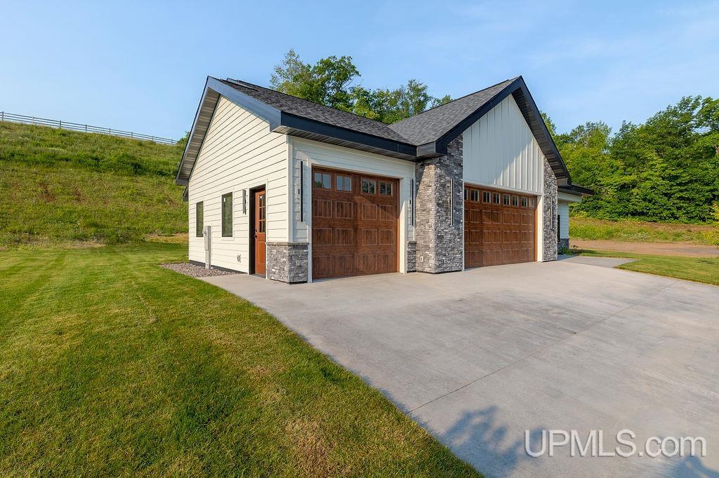Houghton, Michigan, 49931, United States, 3 Bedrooms Bedrooms, ,3 BathroomsBathrooms,Residential,For Sale,1826025