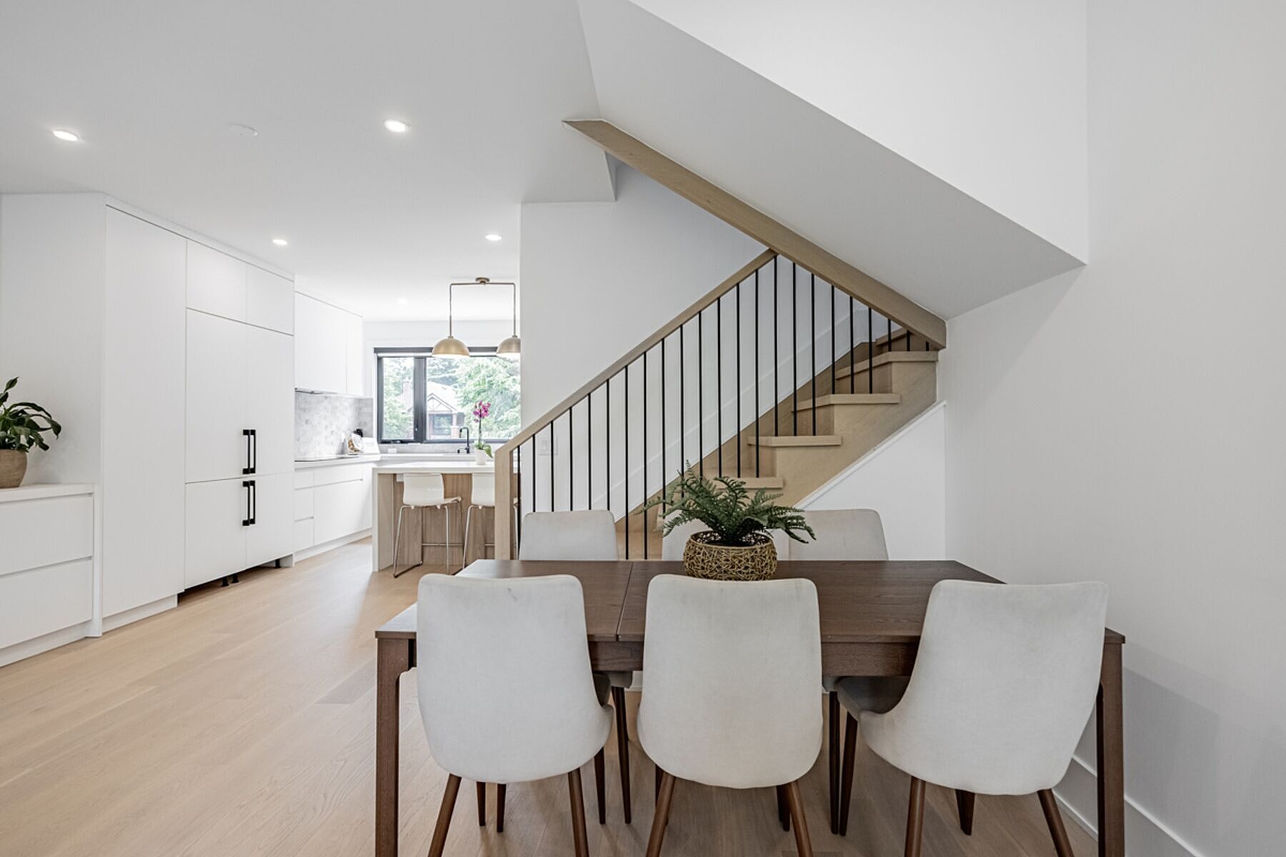  Custom Built Home - 物件實景