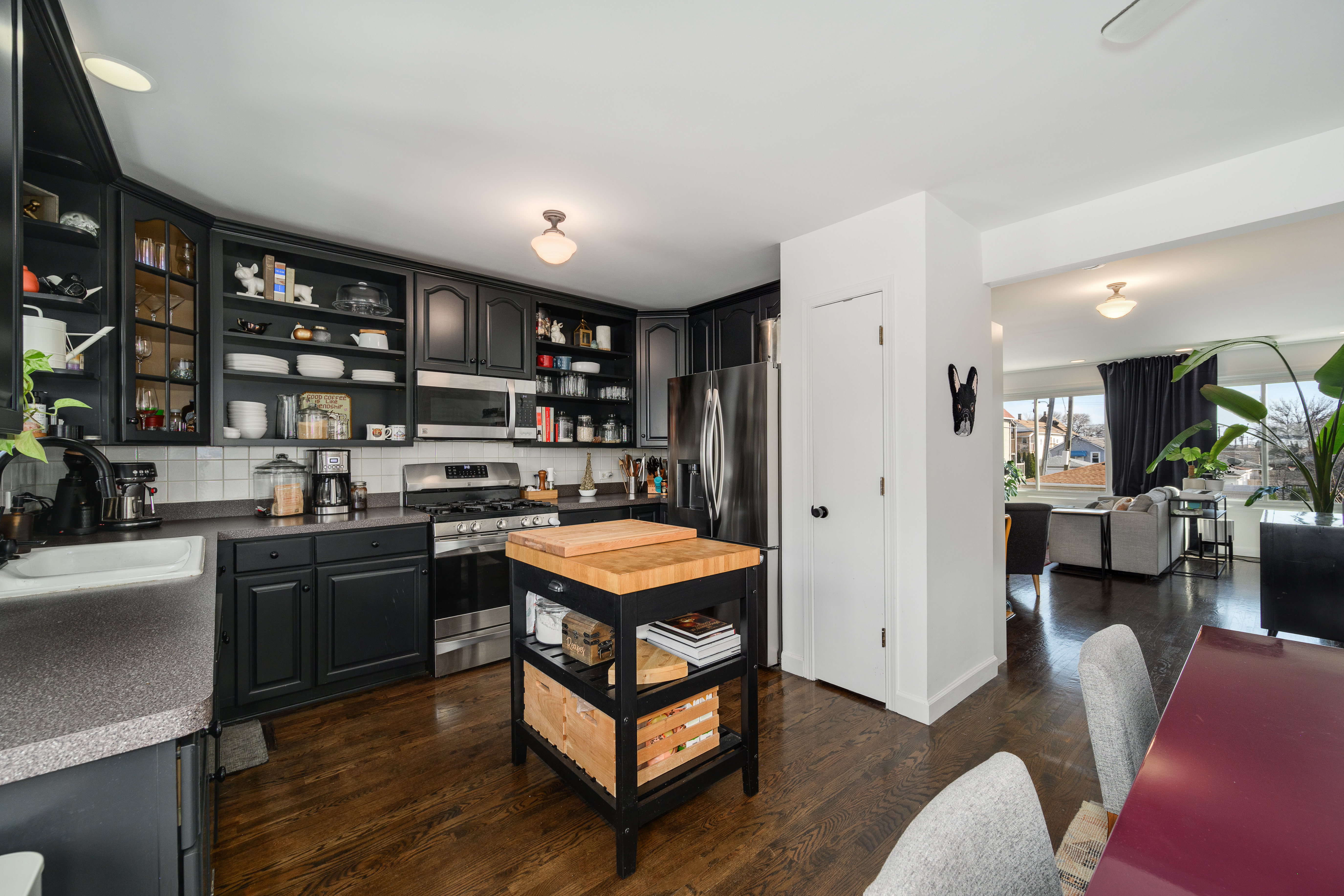  Incredible Opportunity in Canaryville Bridgeport - 物件實景