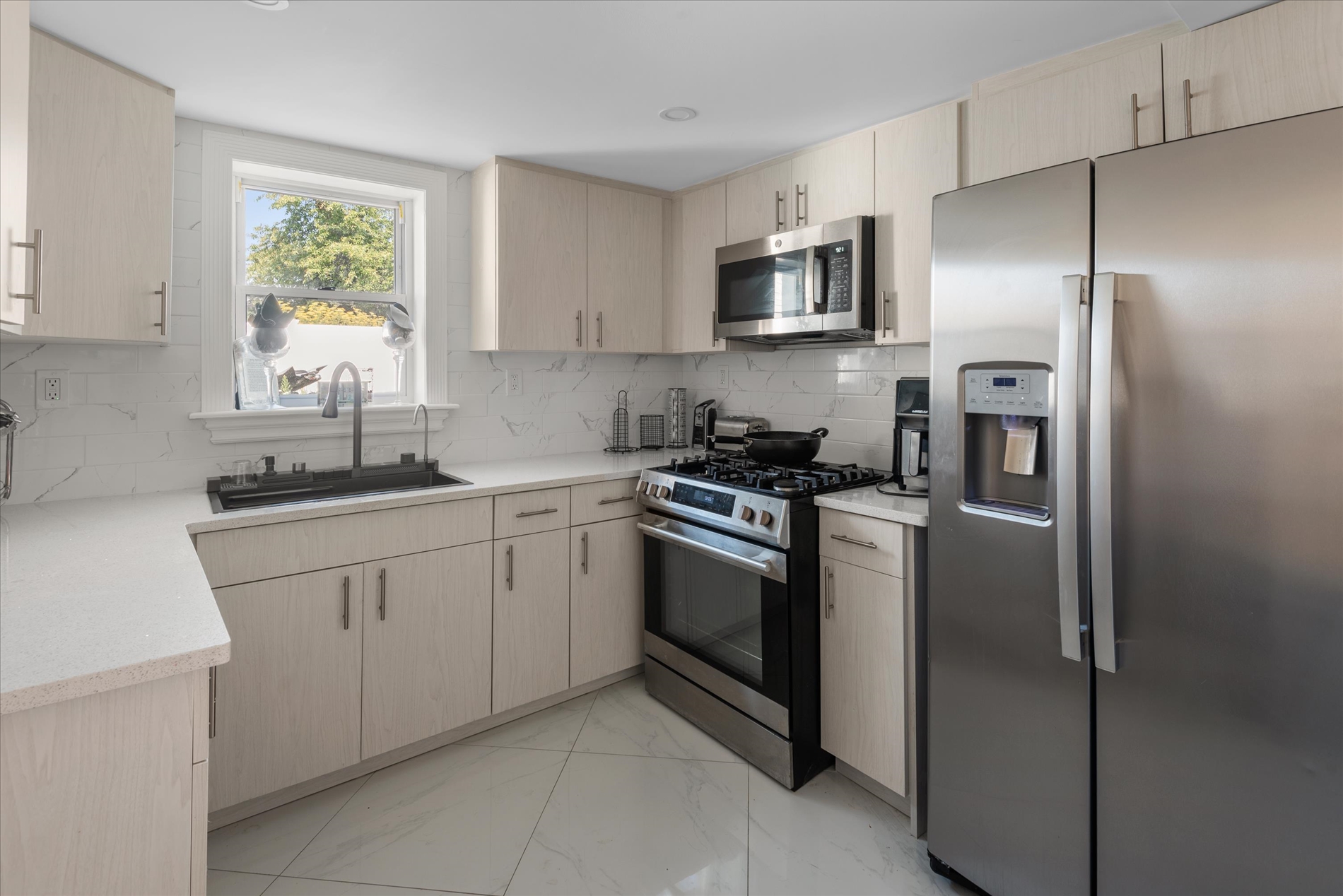Howard Beach, New York, 11414, United States, 5 Bedrooms Bedrooms, ,2 BathroomsBathrooms,Residential,For Sale,2049449