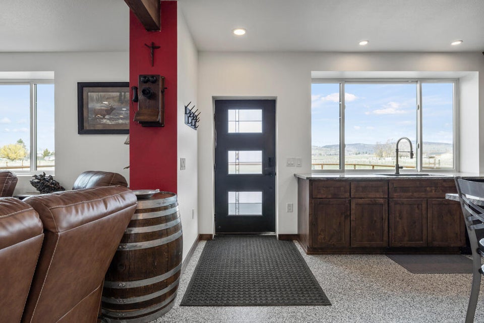 Klamath Falls, Oregon, 97603, United States, 3 Bedrooms Bedrooms, ,3 BathroomsBathrooms,Residential,For Sale,1878382