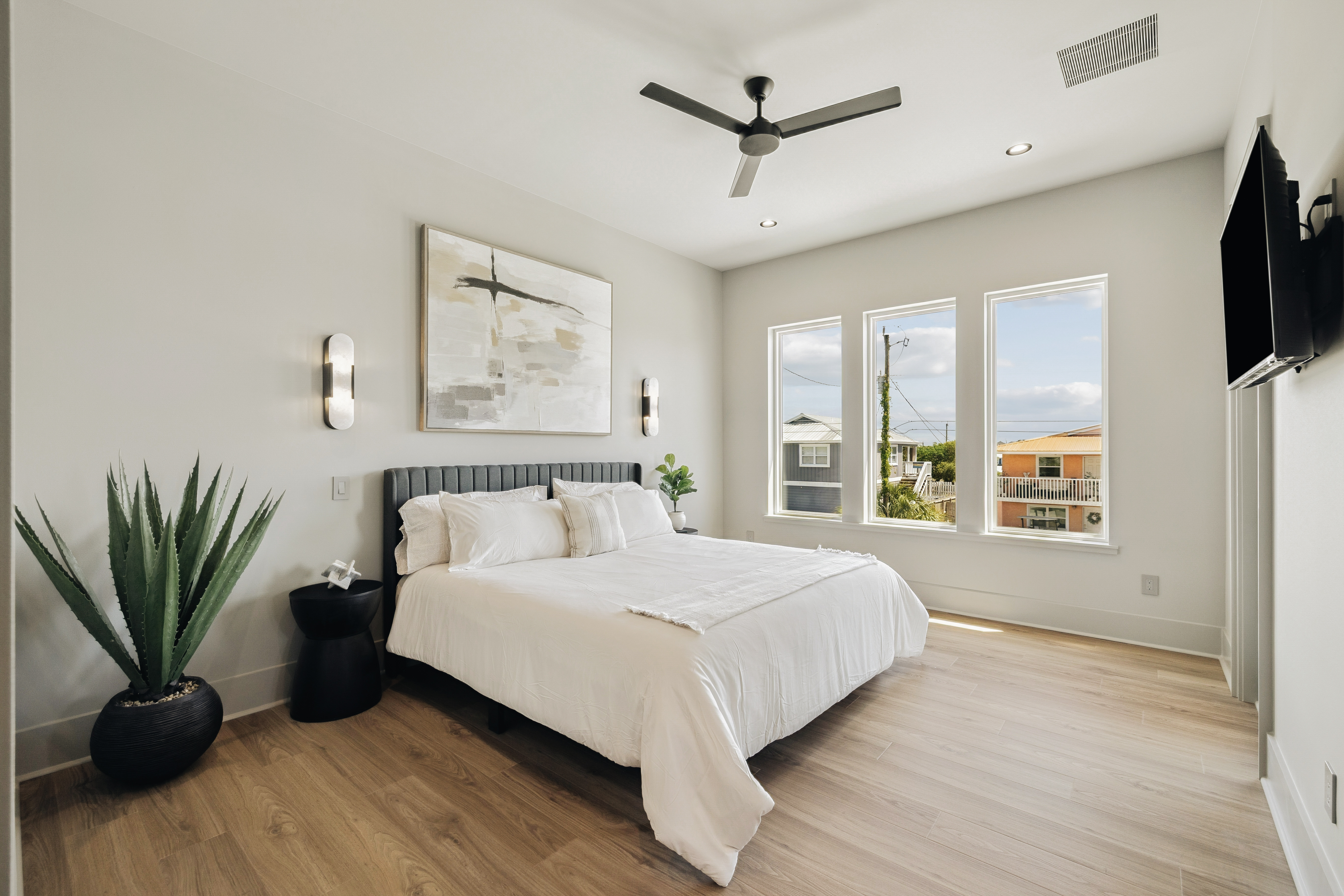  New Construction With Outdoor Oasis A Short Stroll To The Beach - 物件實景