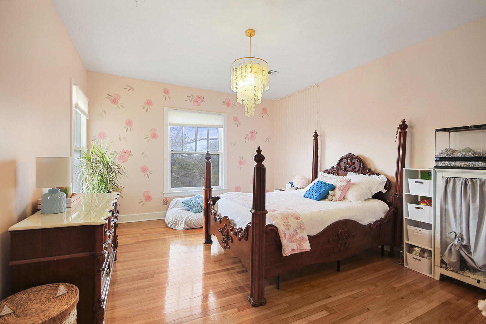 MOBERLY, Missouri, 65270, United States, 5 Bedrooms Bedrooms, ,5 BathroomsBathrooms,Residential,For Sale,2009284