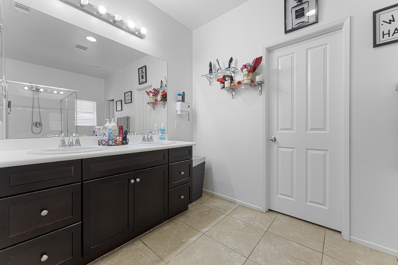 Winchester, California, 92596, United States, 6 Bedrooms Bedrooms, ,4 BathroomsBathrooms,Residential,For Sale,1983204