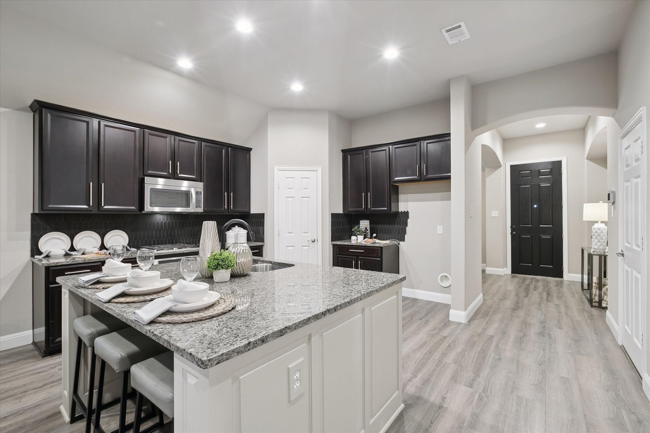 North Richland Hills, Texas, 76182, United States, 4 Bedrooms Bedrooms, ,2 BathroomsBathrooms,Residential,For Sale,1979641