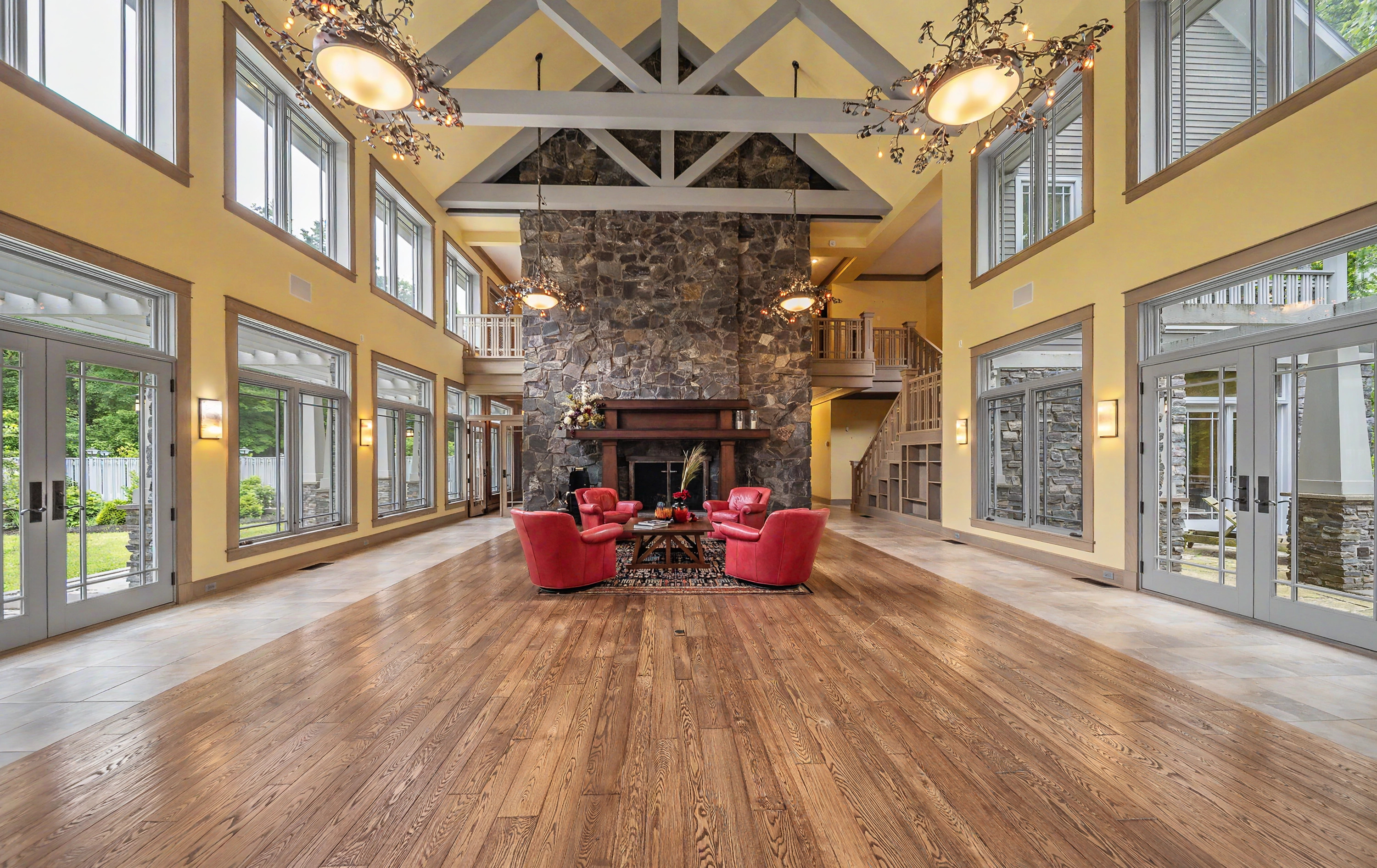  Stunning Prairie-Inspired Estate on 16 Acres of Scenic Woodlands - 物件實景